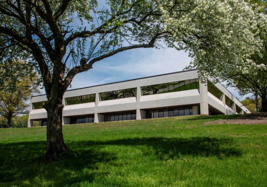 1800 Valley Road.jpg